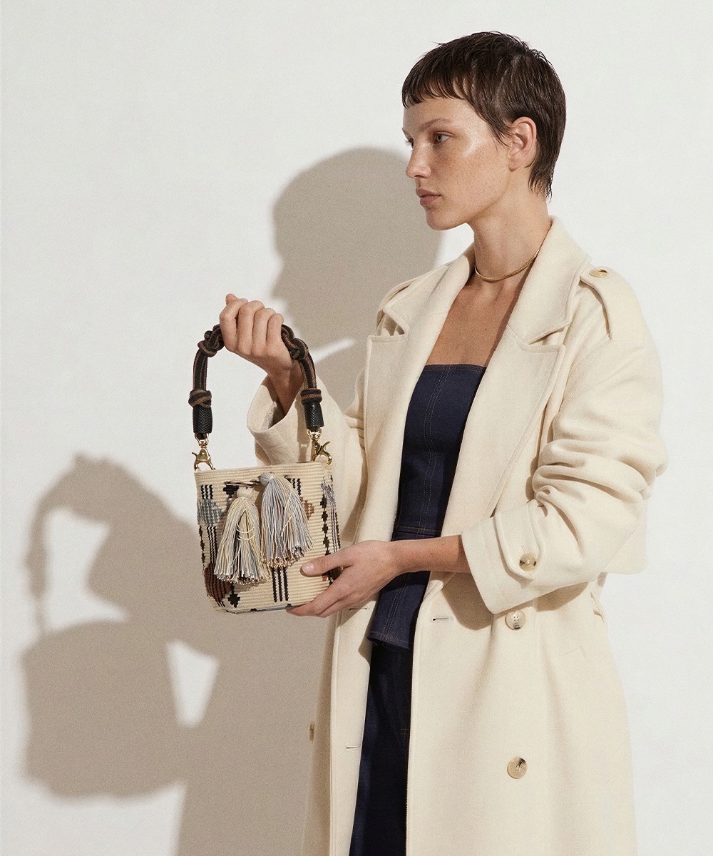 BOLSO CRUZADO M CON ASA DE MACRAMÉ - CEPHEUS - BEIGE Y MARRÓN