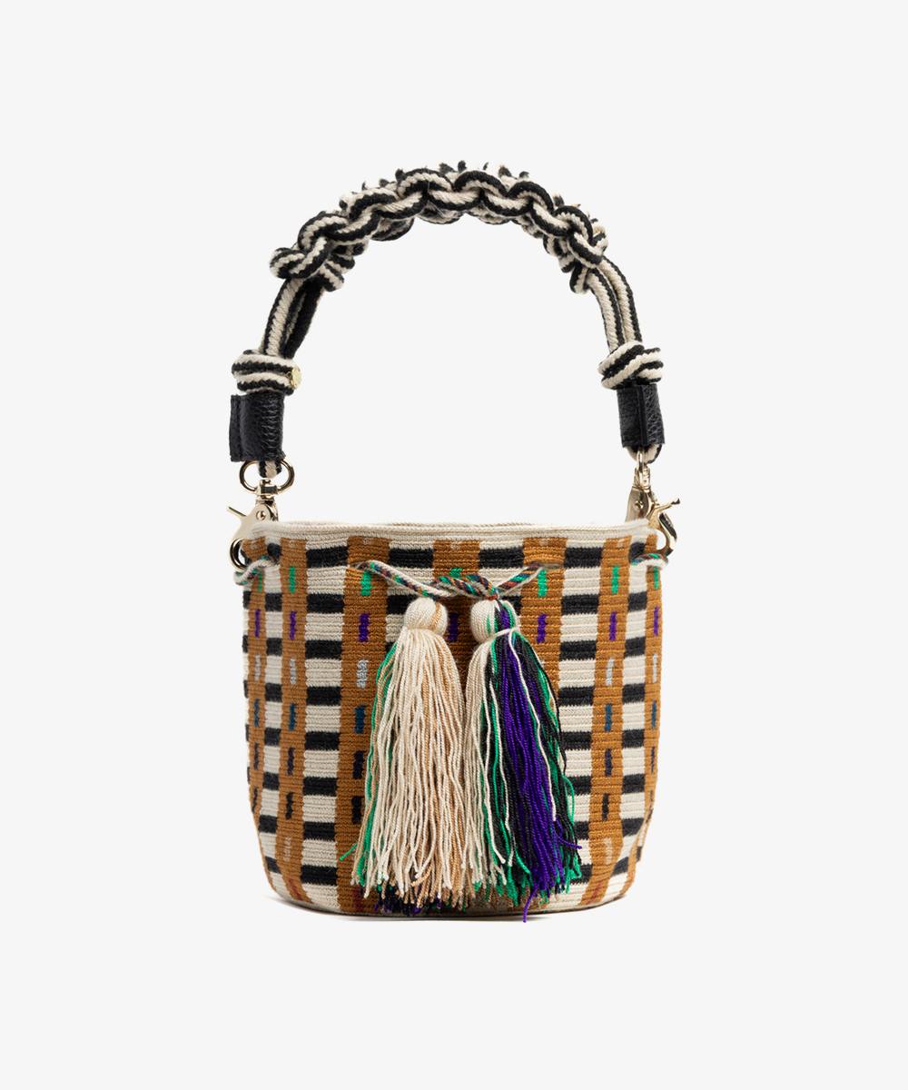 BOLSO CRUZADO M CON ASA DE MACRAMÉ - TOSTADO Y NEGRO