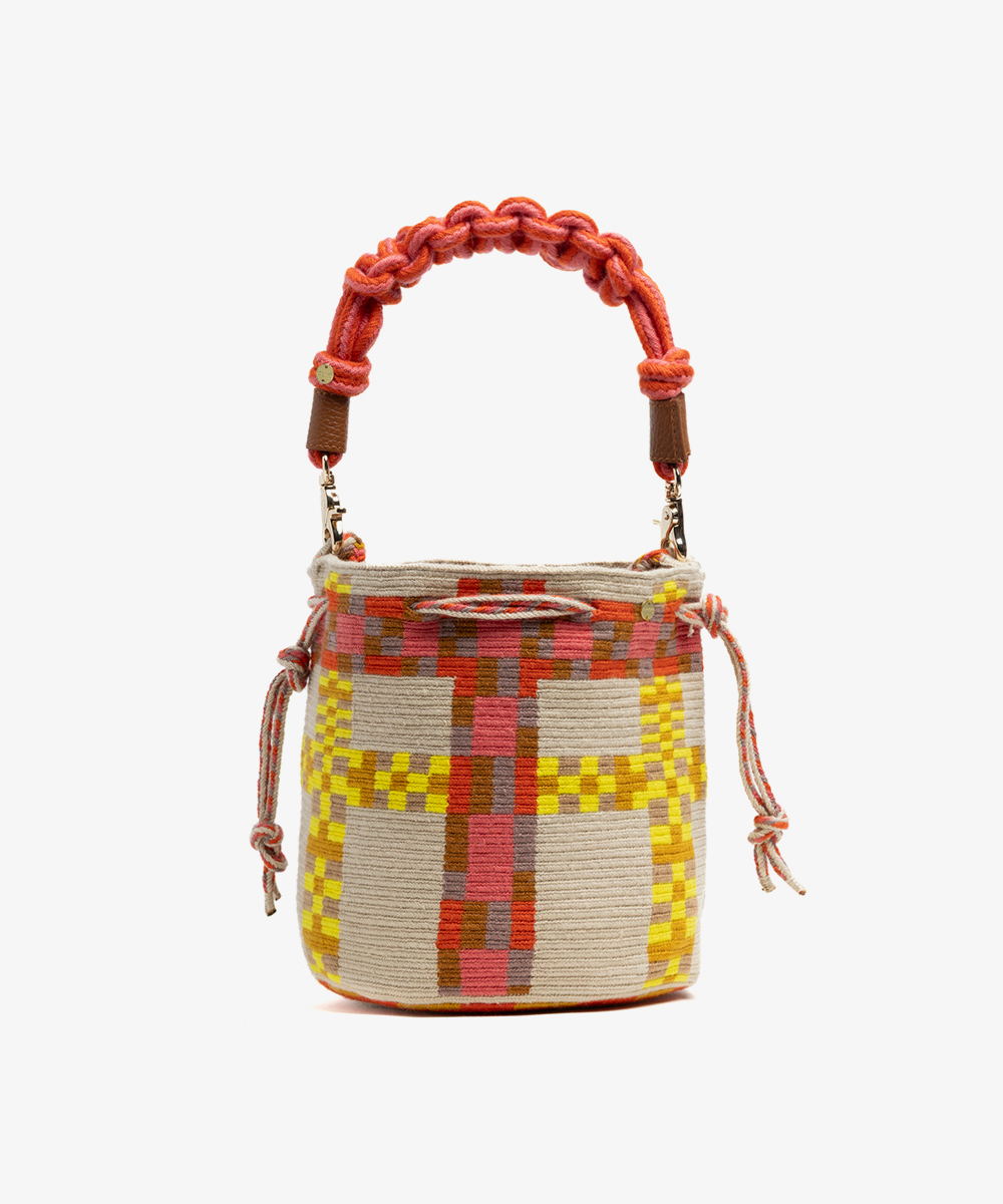 BOLSO MITRA CON ASA DE MACRAMÉ - DELPHINIUS - ROSA & AMARILLO