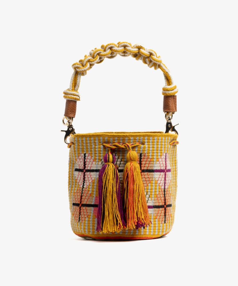 BOLSO CRUZADO M CON AZA DE MACRAME - ALMA -  MOSTAZA Y MULTICOLOR