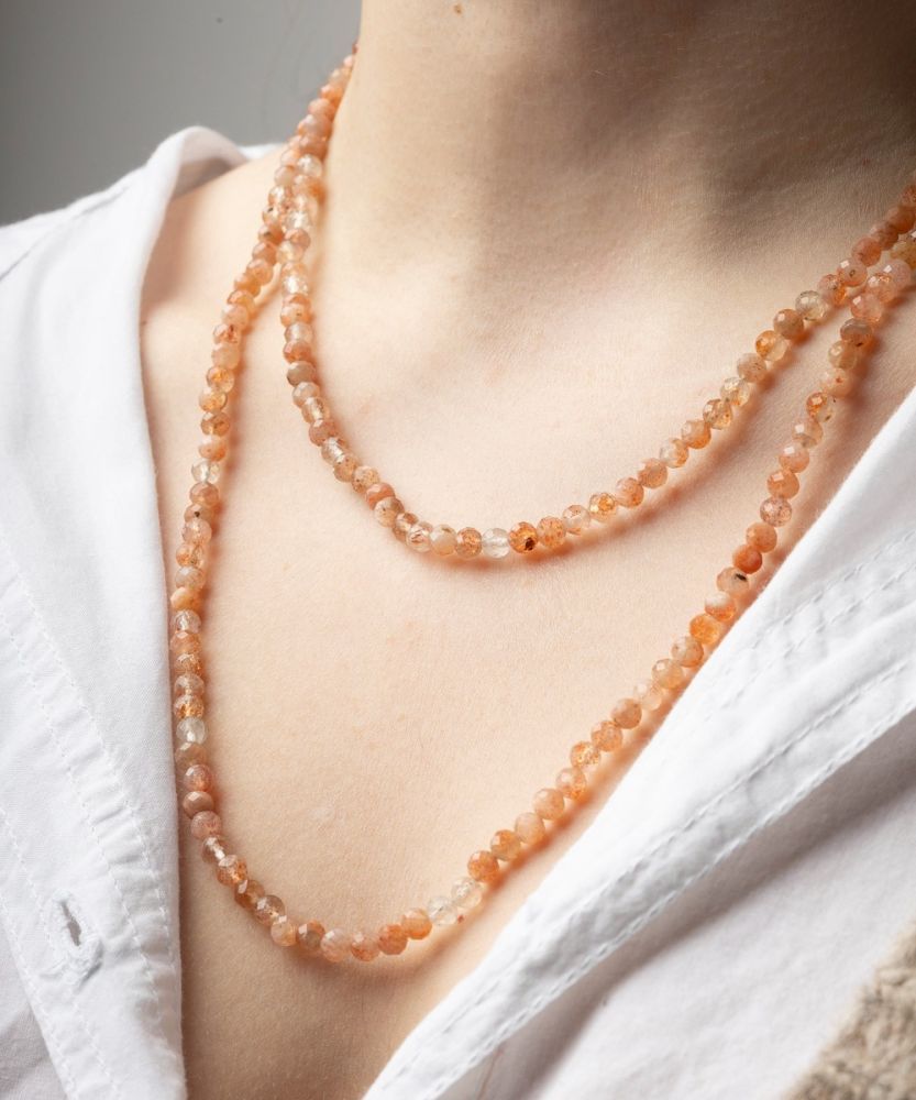 Collar Elvira - Piedra luna salmón con dije de piedra semi preciosa
