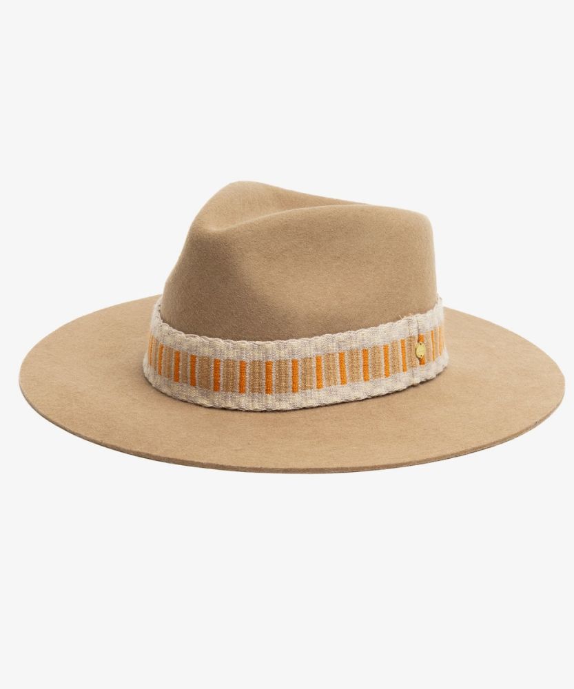 SOMBRERO DE FIELTRO CON CINTA
