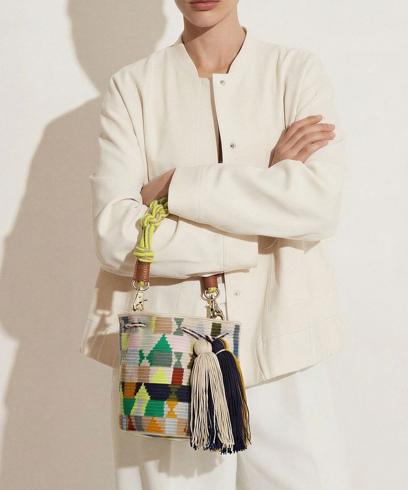 BOLSO CRUZADO M CON ASA DE MACRAMÉ - HARE - BEIGE Y MULTICOLOR