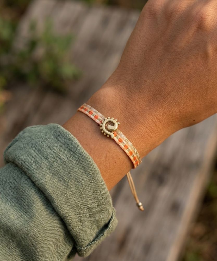 PULSERA CON CHARM - ESPIRAL TAIRONA