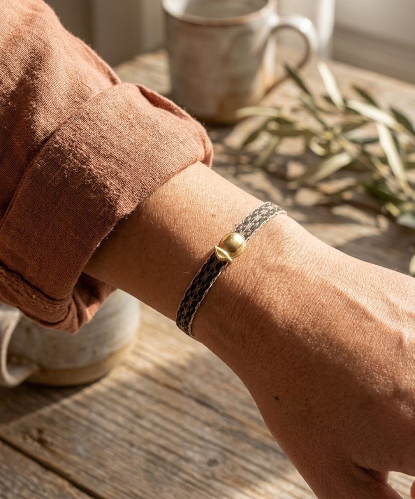 PULSERA CON CHARM - RANA TAIRONA