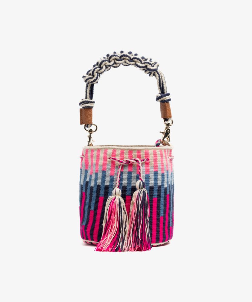 BOLSO CRUZADO M CON ASA DE MACRAMÉ - LYNX - MARINO Y ROSA NEON