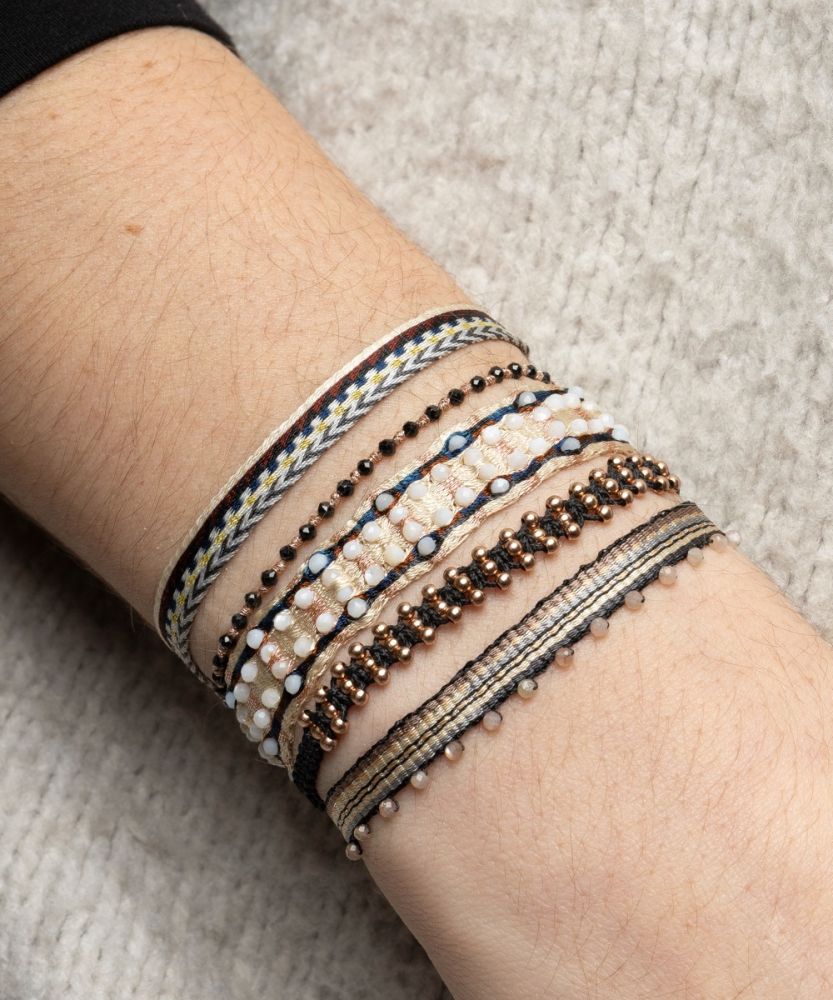 SET BRACELETS - WHITE AND BLACK
