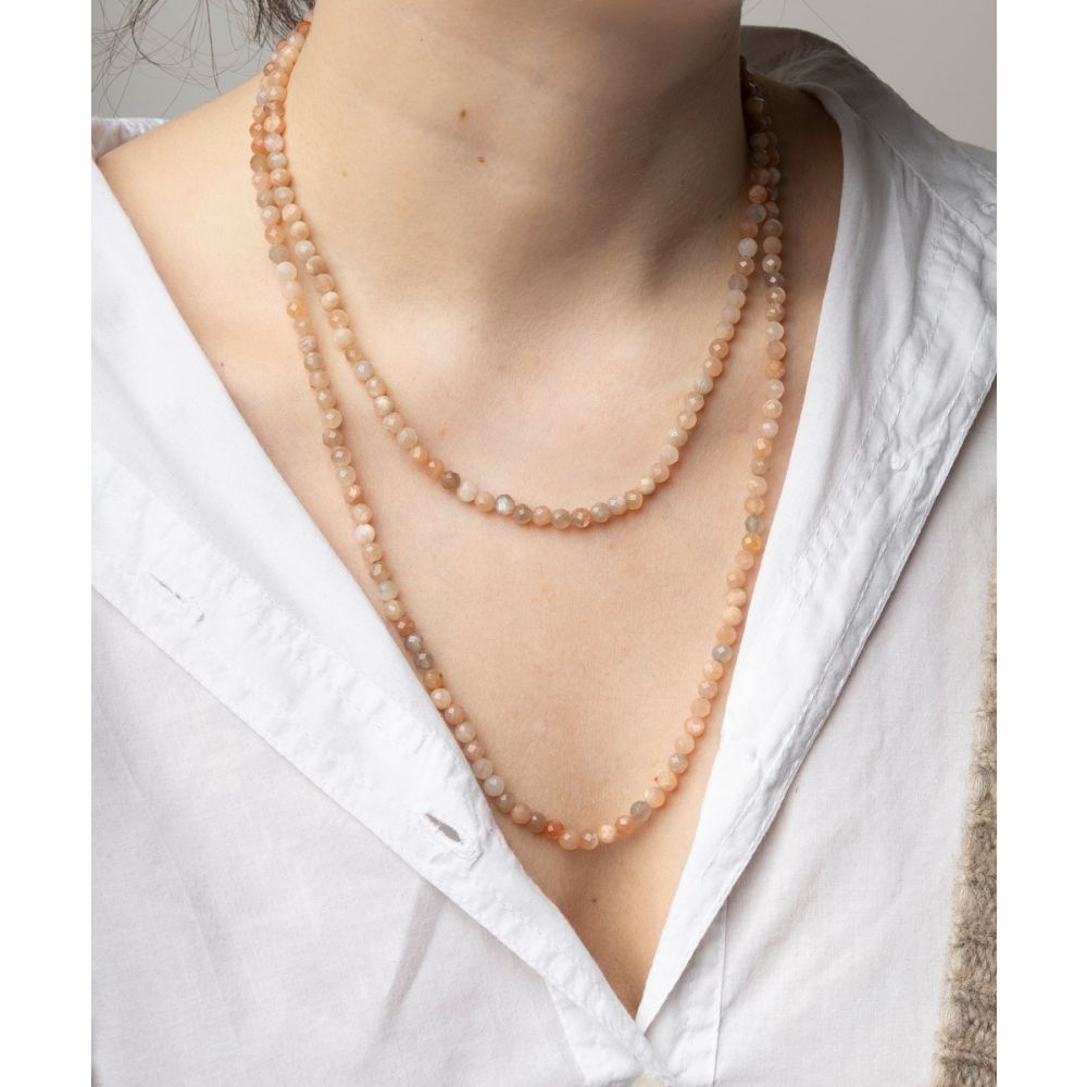 Collar Elvira - Piedra luna salmón con dije de piedra semi preciosa