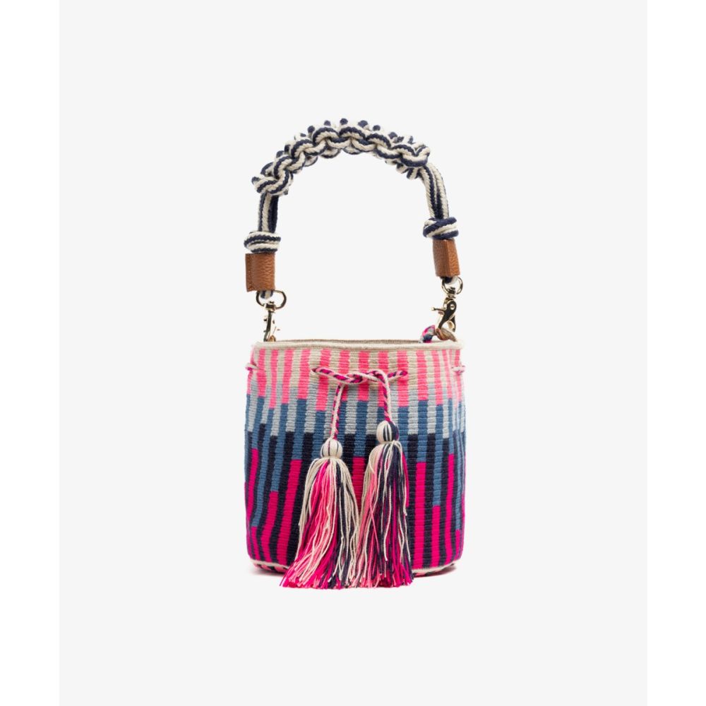 BOLSO CRUZADO M CON ASA DE MACRAMÉ - LYNX - MARINO Y ROSA NEON