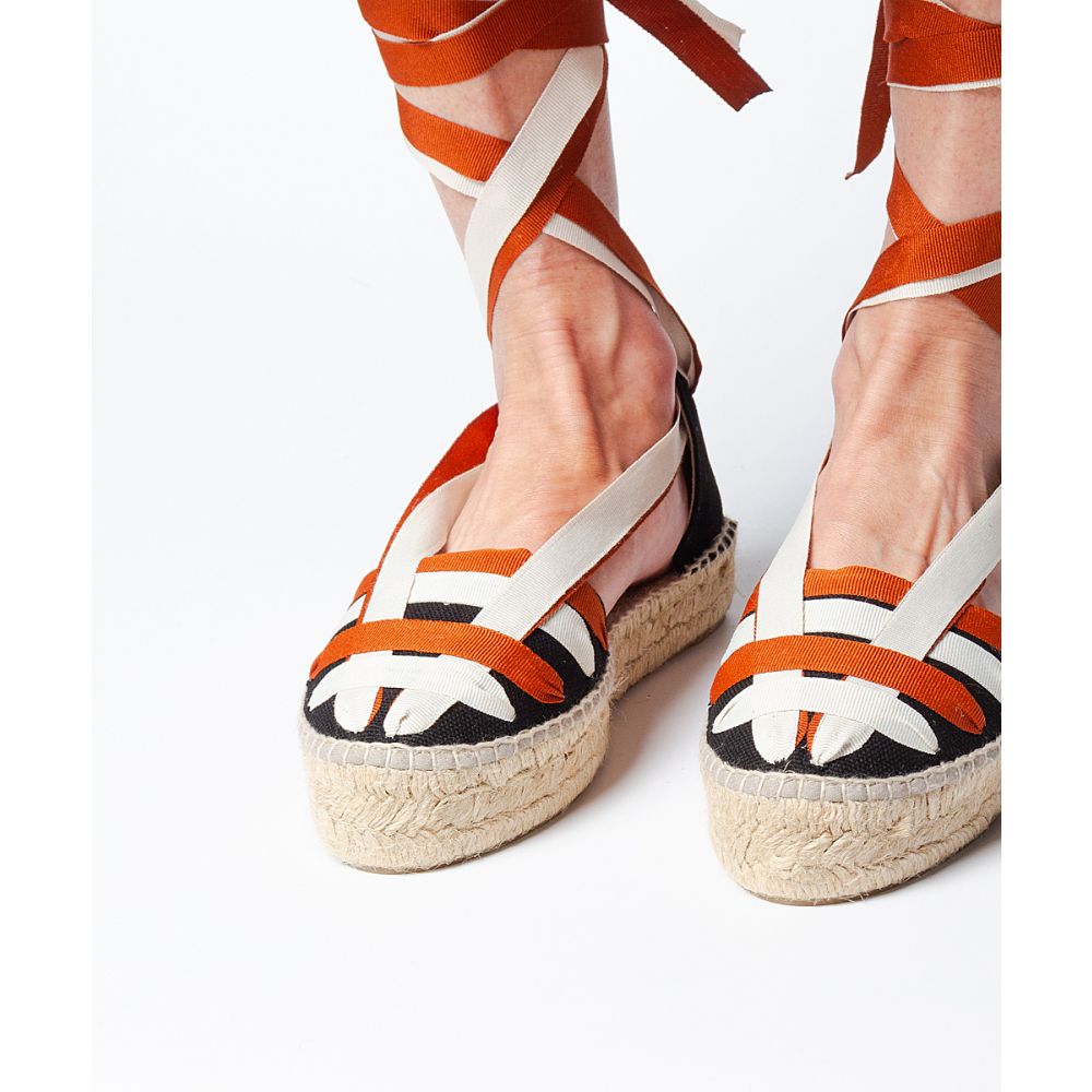 VALENCIANAS - BROWN & WHITE