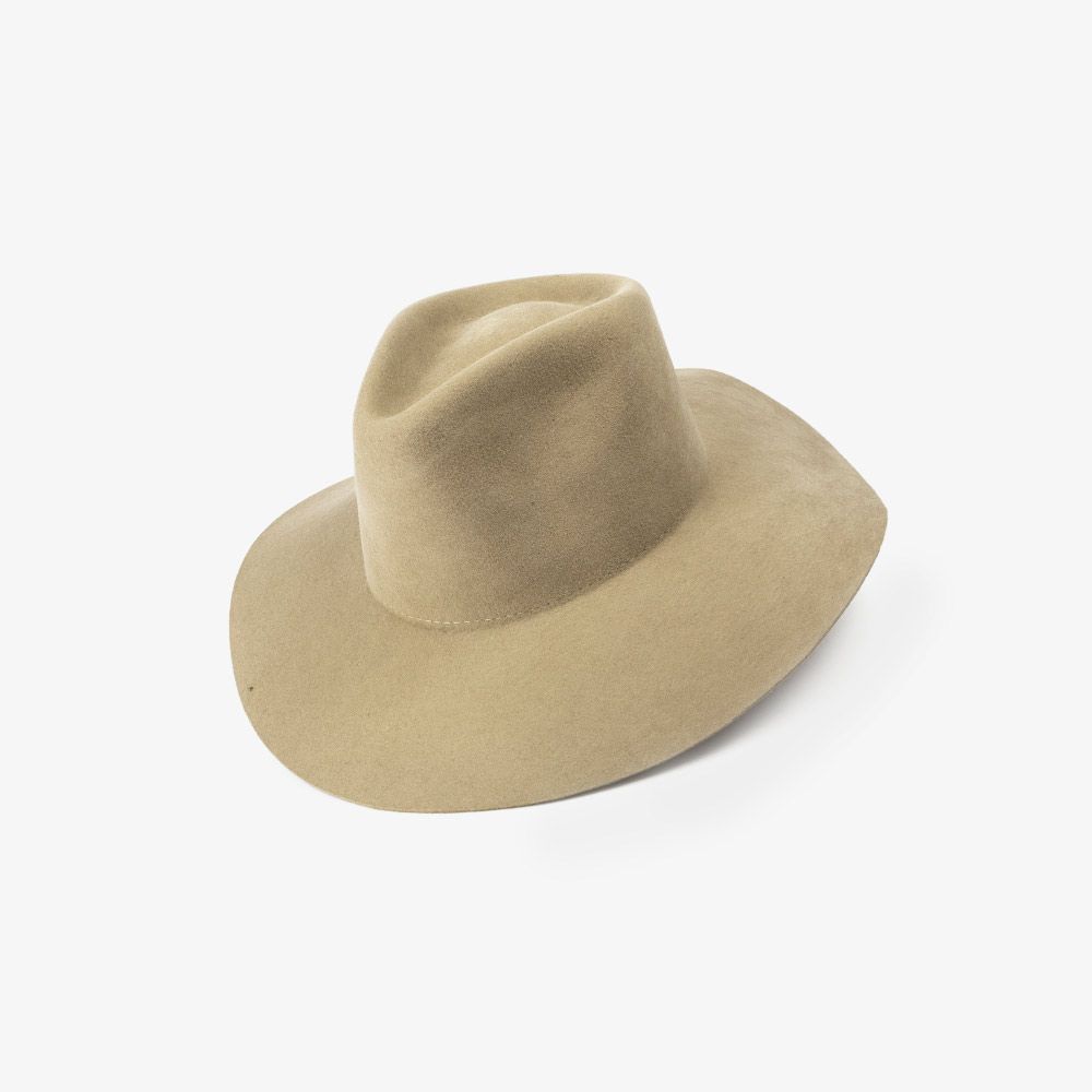 SOMBRERO DE FIELTRO 100% LANA
MODELO ALA LARGA
COLOR CAMEL
TALLA M