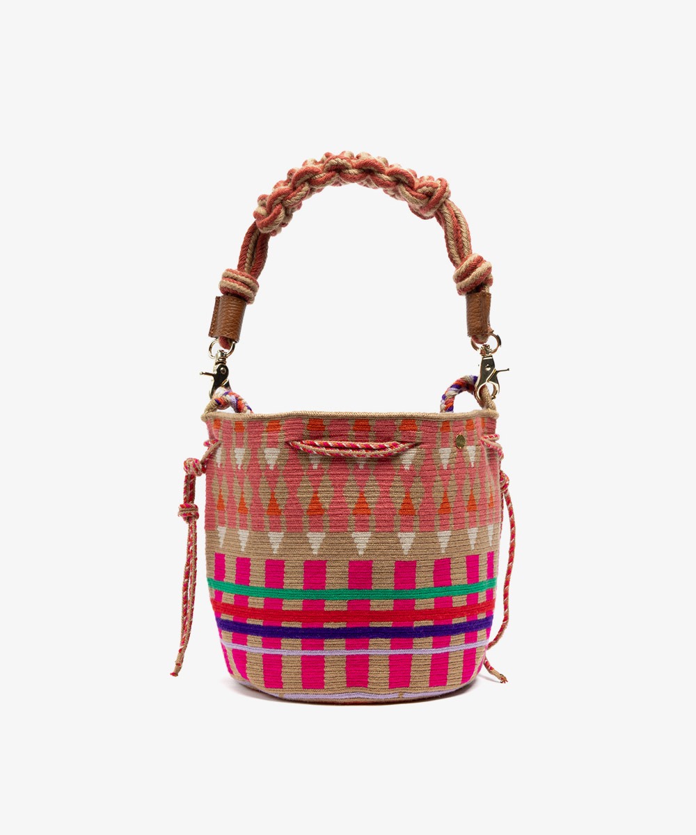 BOLSO MITRA CON ASA DE MACRAMÉ - SWAN - TOSTADO & FUCHSIA