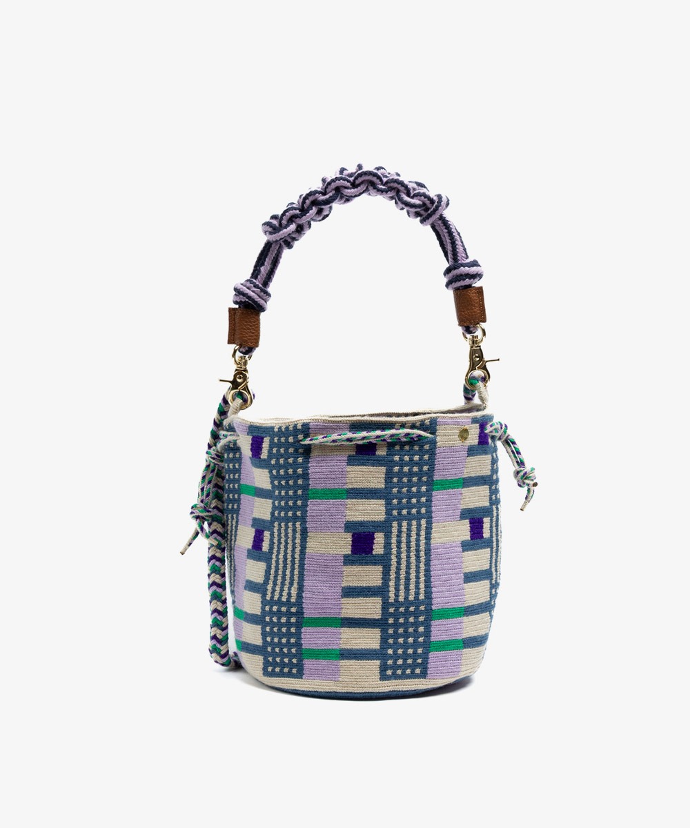 BOLSO MITRA CON ASA DE MACRAMÉ - BLACK BIRD - BEIGE & AZUL