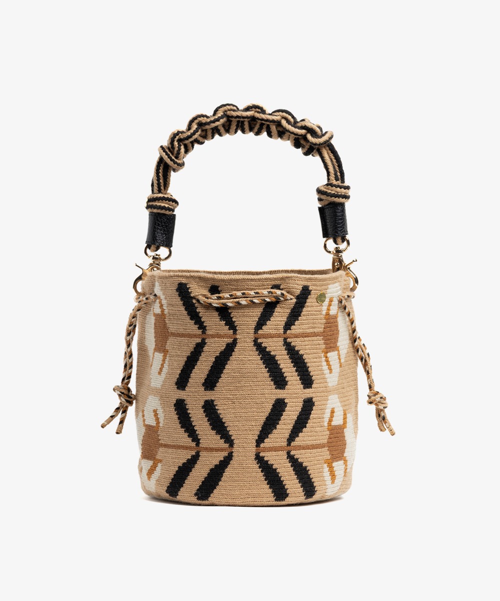 BOLSO MITRA CON ASA DE MACRAMÉ - DAPHNE - TOSTADO & NEGRO