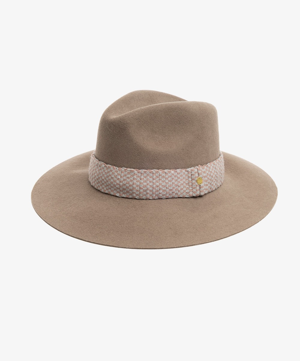 SOMBRERO DE FIELTRO CON CINTA